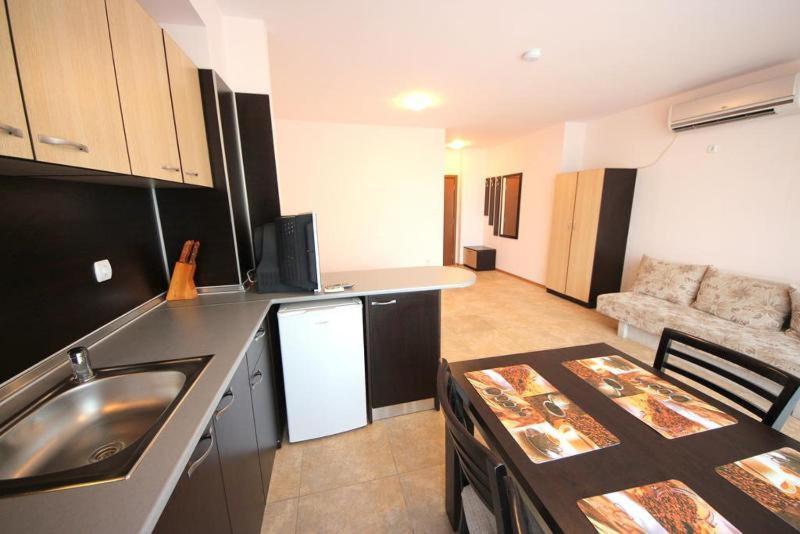 Menada Grand Kamelia Apartments Sunny Beach Room photo